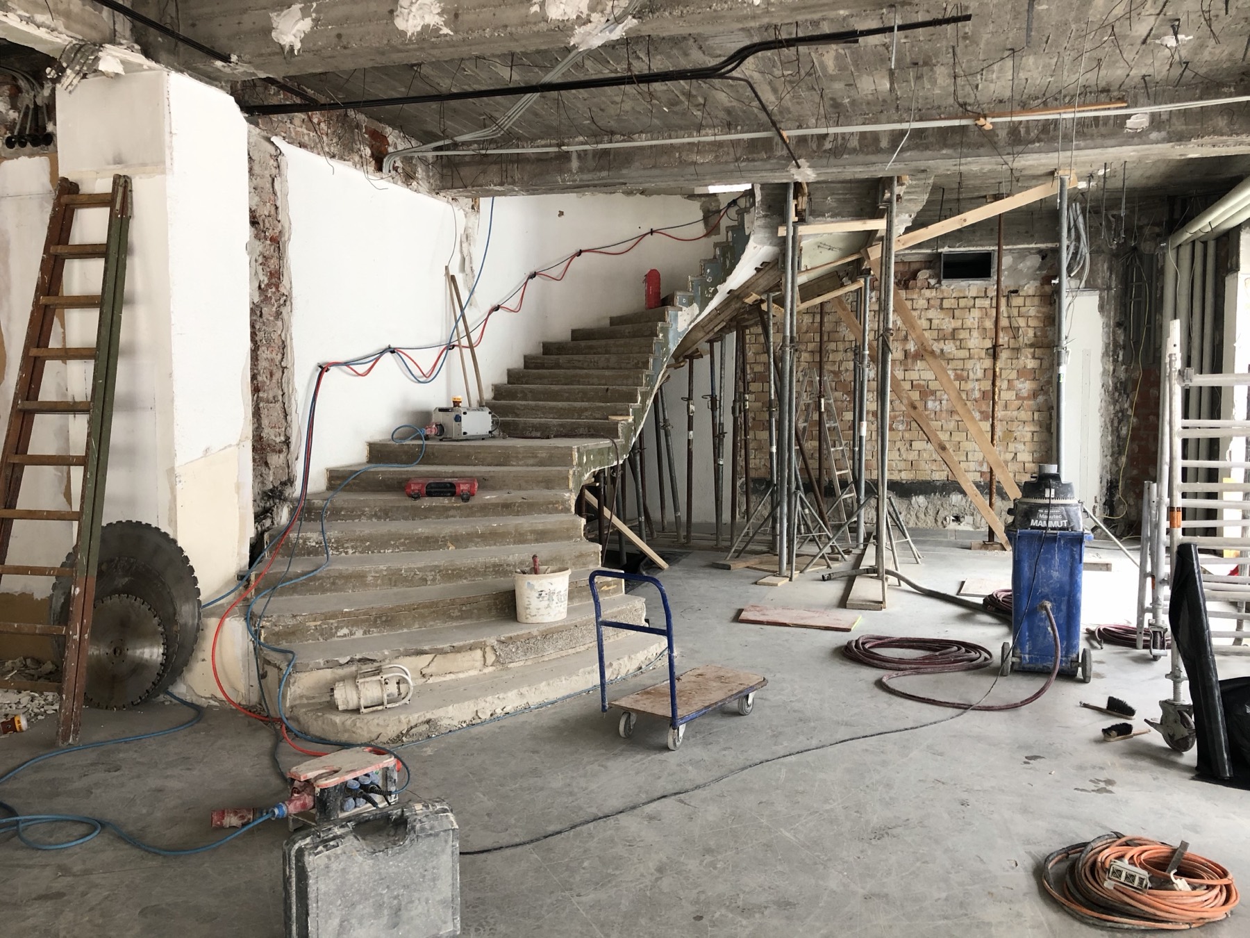 Treppenschnitt und Rückbau in einem Bestandsgebäude